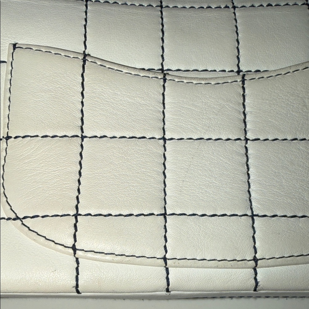 Chanel White and Black Grid Shoulder Bag - Picture 7 of 11